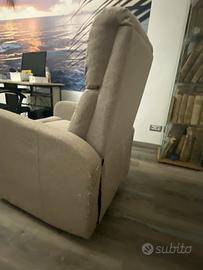Poltrona relax reclinabile con poggiapiedi