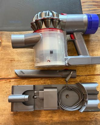 Dyson V8