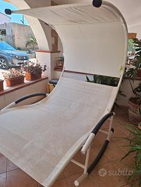 dondolo di colore bianco