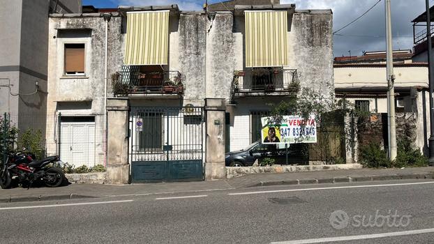 Semindipendente con terrazzo e posto auto - centro