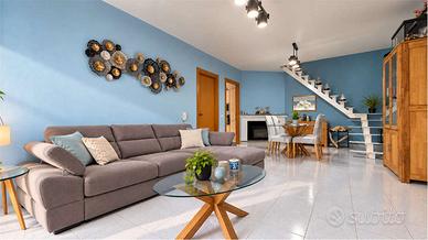 Casa indipendente con cortile e garage.