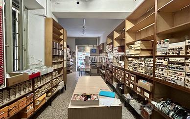 NEGOZIO FRONTE STRADA