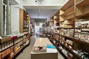 NEGOZIO FRONTE STRADA