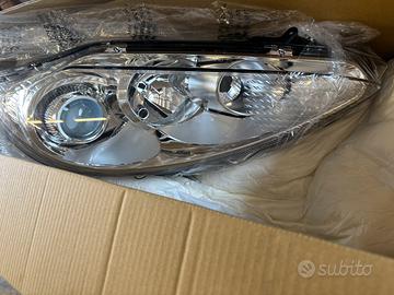 Fanale anteriore ford fiesta 2008 2012