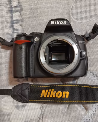 NIKON D3000