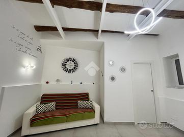 2 LOCALI A NAPOLI