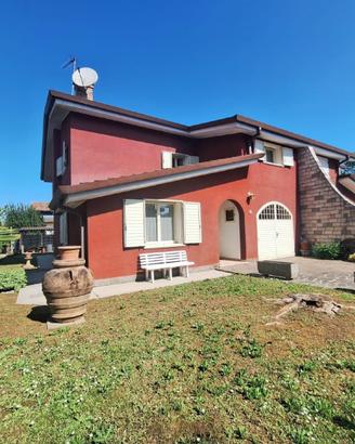 BELLA VILLA IN BIFAMILIARE