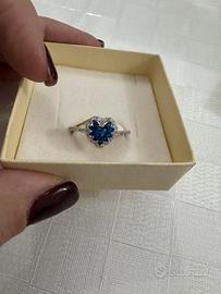 Anello argento con pietra blu