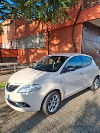Lanca Ypsilon 1.3 Multijet Gold S&S