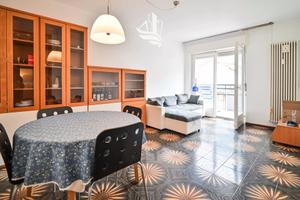 Trilocale con balcone a Laives - Via Noldin