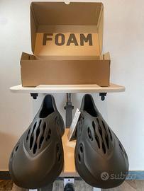 YEEZY foam Runner Rnr carbon