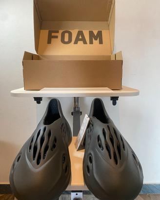 YEEZY foam Runner Rnr carbon