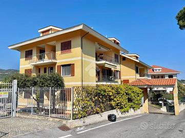 3 LOCALI A DIANO MARINA