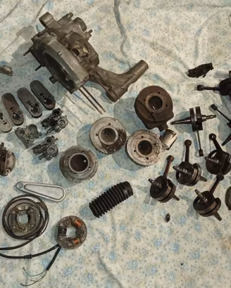 Molti ricambi pezzi vespa / ape anni 60/70/80