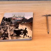 Lotto vintage materiale Alpini: Libro più picozza