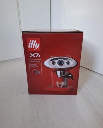 Macchina del caffe illy