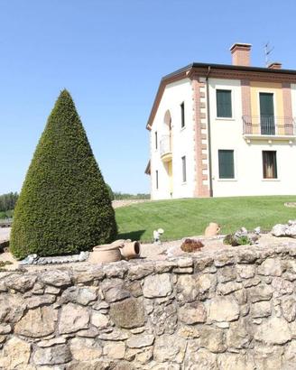 Villa di 230 m² con 5 locali e box auto doppio a O