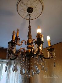 Lampadario con gocce in vetro