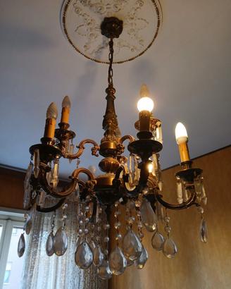 Lampadario con gocce in vetro