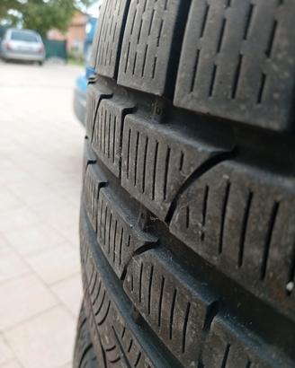 235/40 R19 96V