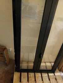 finestra in alluminio colore verde 