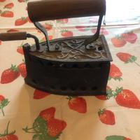 Ferro da stiro antico