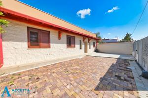 Ampia villa, come nuova su unico livello