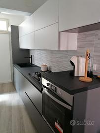 Cucina completa di elettrodomestici