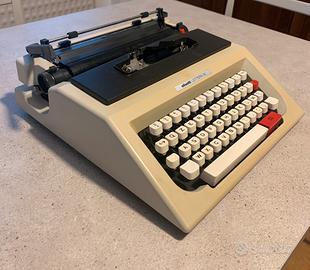 Macchina da scrivere Olivetti Lettera52 + custodia