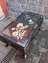 tavolino orientale con decori 