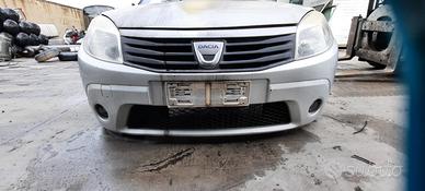 DACIA SANDERO 2009 - PARAURTI ANTERIORE