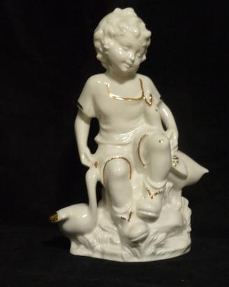 Statuina Limoges Fanciullo con Oche cm 22