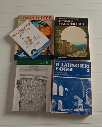 Lotto di quattro libri sulla grammatica latina.