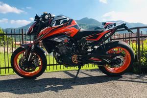 KTM duke 790