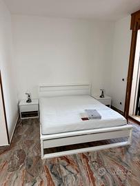 Stanza doppia con balcone e bagno privato