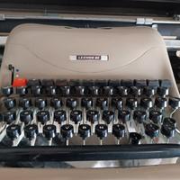 Macchina da scrivere Olivetti