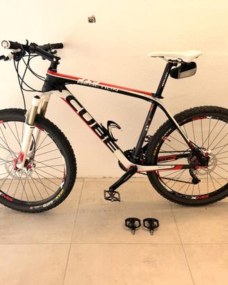 Mtb CUBE in Carbonio