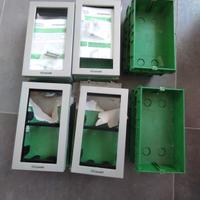 Comelit Scatola art.3110-2 e telaio art.3311-2