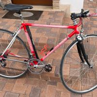 Bicicletta da corsa rossa Columbus
