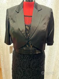 Vestito sartoriale elegante nero e dorato