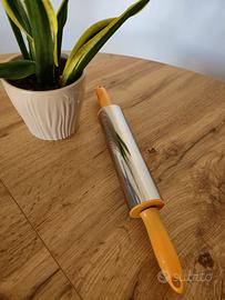 Mattarello Girevole in Acciaio Inox Manici Ergono