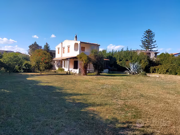 Villa adiacente mare disponibile