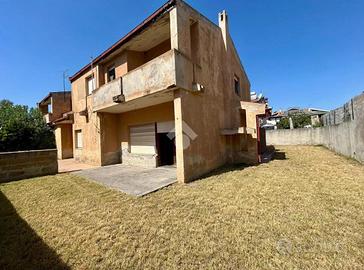 VILLA A SCHIERA A CAPOTERRA