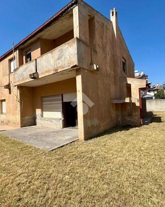 VILLA A SCHIERA A CAPOTERRA
