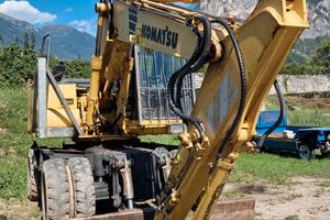 Escavatore Gommato KOMATSU PW150ES