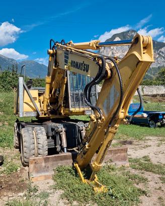 Escavatore Gommato KOMATSU PW150ES