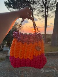 Borsa chunky 3 colori con spilla e tracolla colora