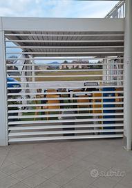 Frangisole a lame orientabili in alluminio bianco