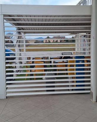 Frangisole a lame orientabili in alluminio bianco