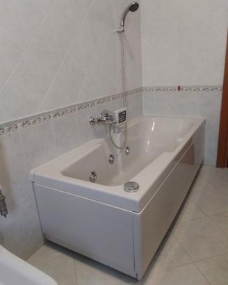 vasca da bagno e rubinetto miscelatore Grohe